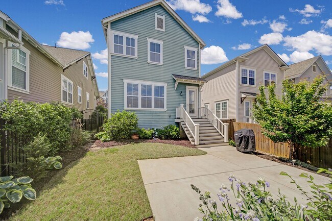 Building Photo - 324 Mariemont Way