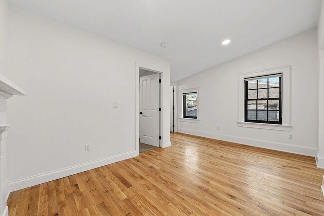 Building Photo - 1121 Dayton St