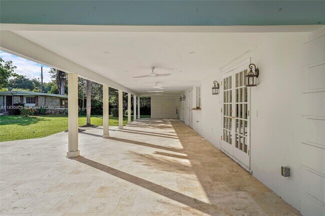 Building Photo - 730 Davis Rd