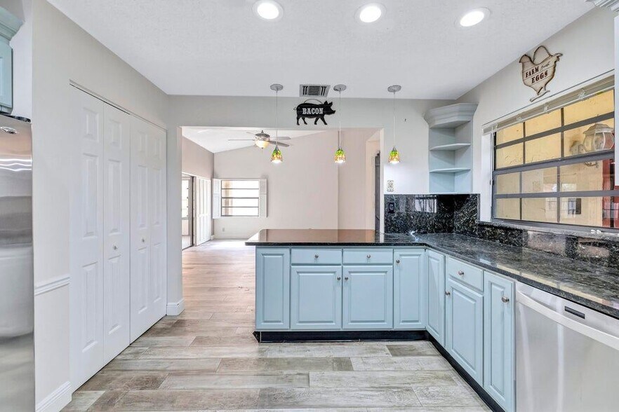 Building Photo - 2075 NW 15th Pl