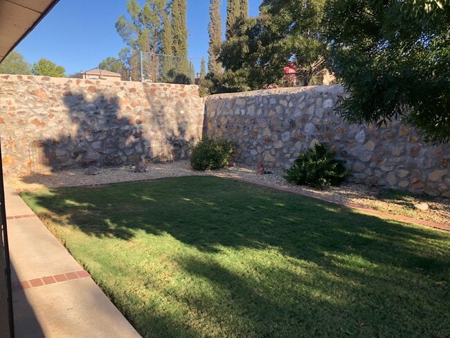 Building Photo - 230 Stern Dr