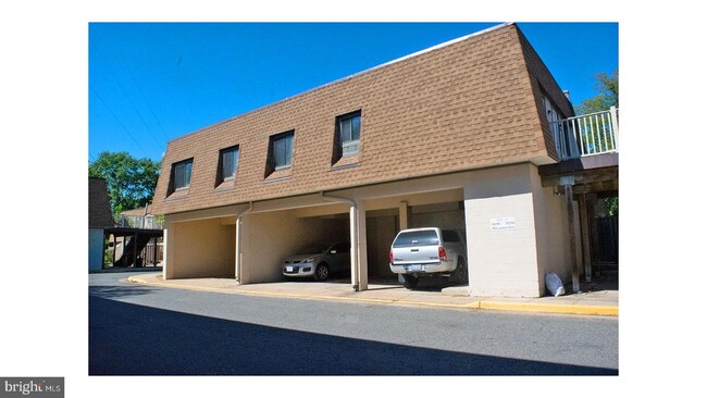 Building Photo - 3836 Miramonte Pl