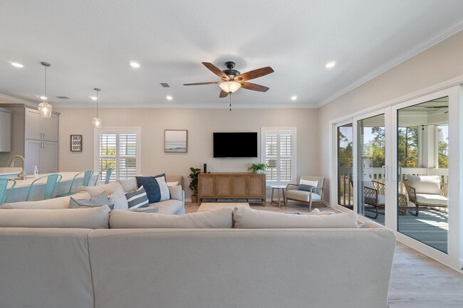 Building Photo - 6635 Carlinga Dr