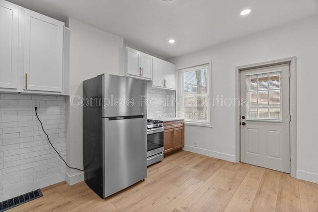 Building Photo - 4642 Idaho Ave