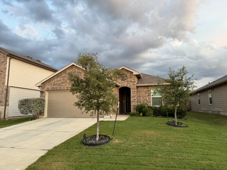 Building Photo - 764 Armadillo Dr