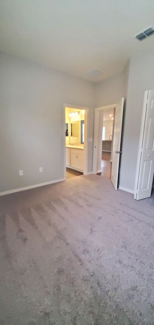 Building Photo - 4-Bedroom, 2.5-Bathroom in Winter Haven