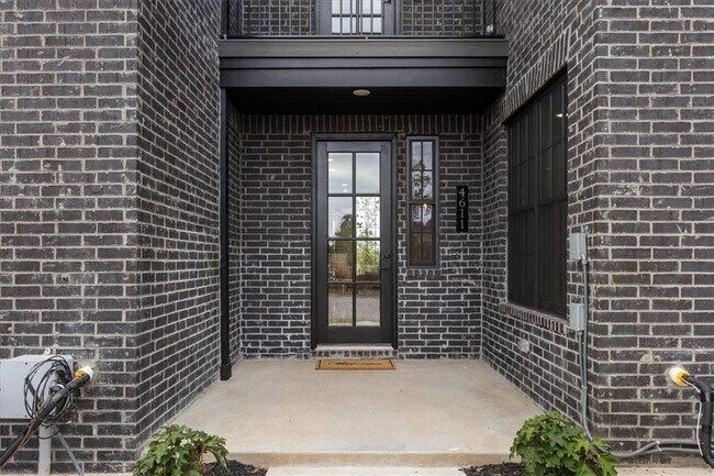 Building Photo - 4611 S 47th St