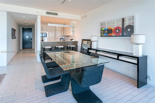 Building Photo - 2201 Collins Ave