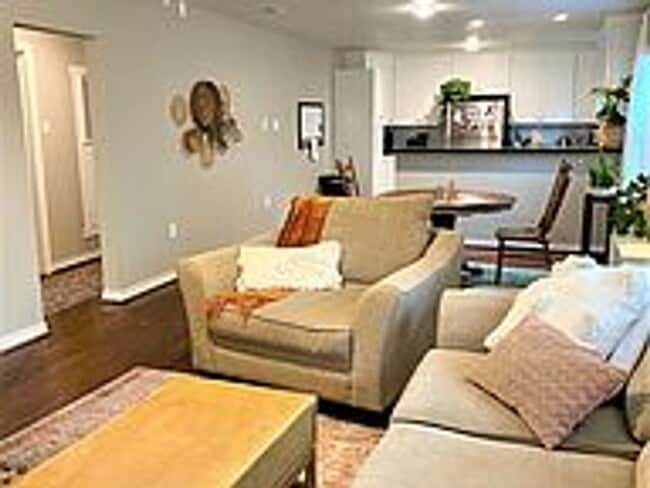 Building Photo - Available August 2026! 2 Bed House Near Downtown Bryan!