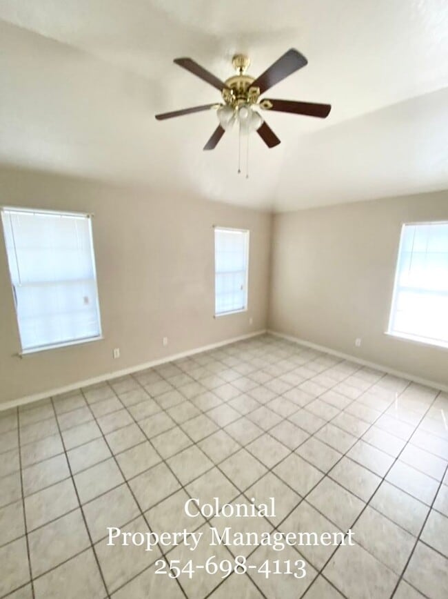 Building Photo - AVAILABLE NOW!