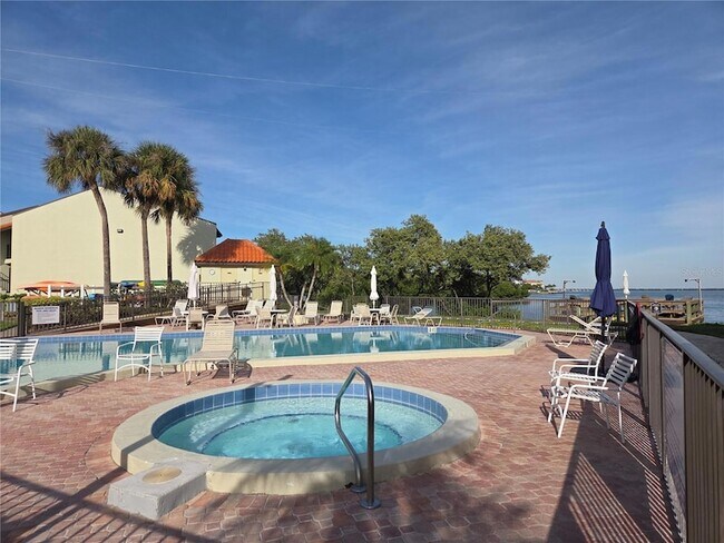 Building Photo - 1515 Pinellas Bayway S