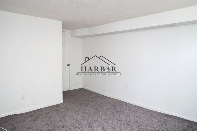 Building Photo - Single Family Home in SE Rochester Availab...