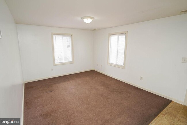 Building Photo - 401 Newton Terrace