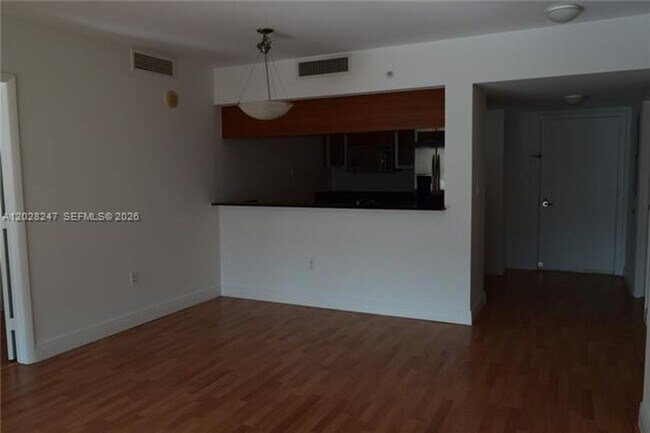 Building Photo - 1800 N Bayshore Dr
