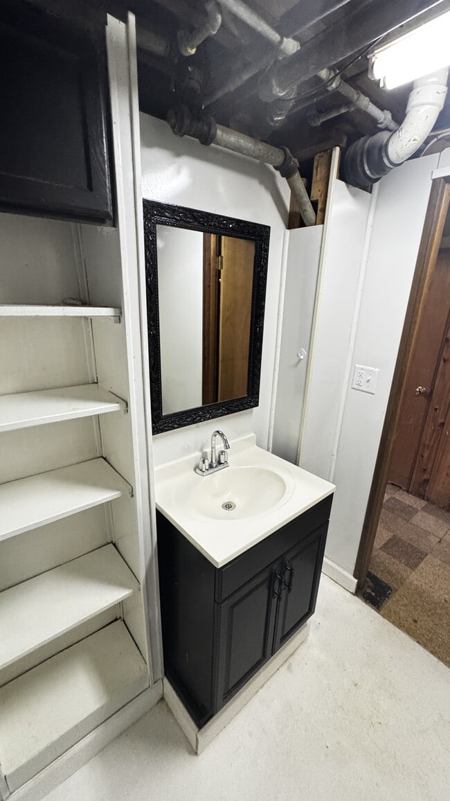 Building Photo - 3535 Robey Ave