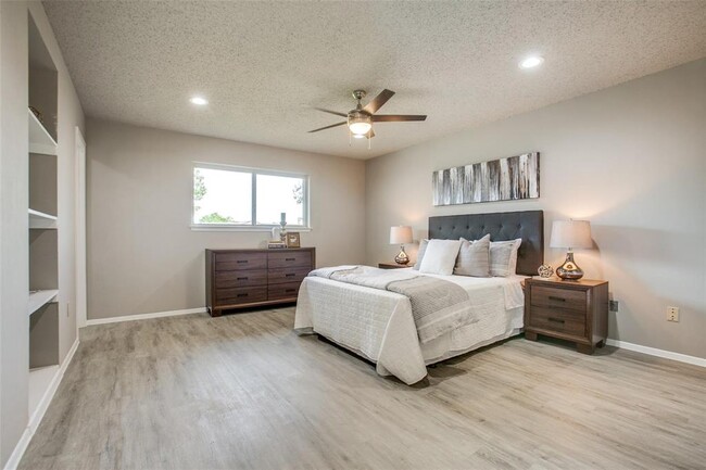 Building Photo - 2205 Richbrook Dr