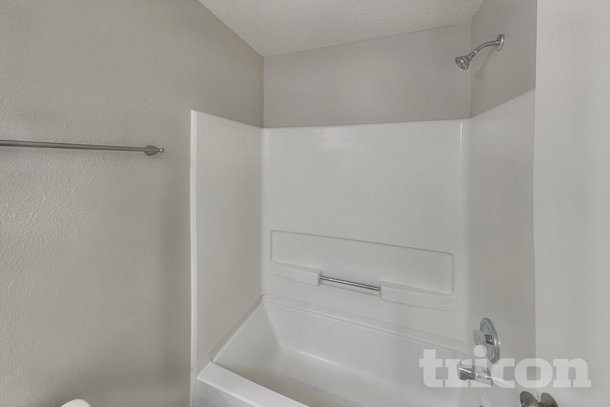 Building Photo - 2869 Ludwig Dr