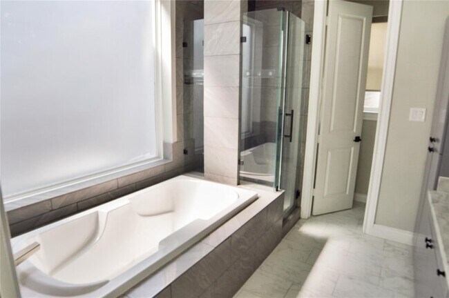 Building Photo - 8918 Spring Knoll Forest Dr