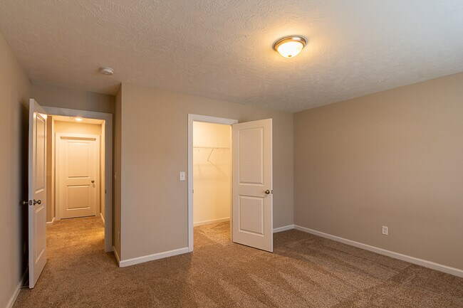 Building Photo - 453 Arrowwood Dr