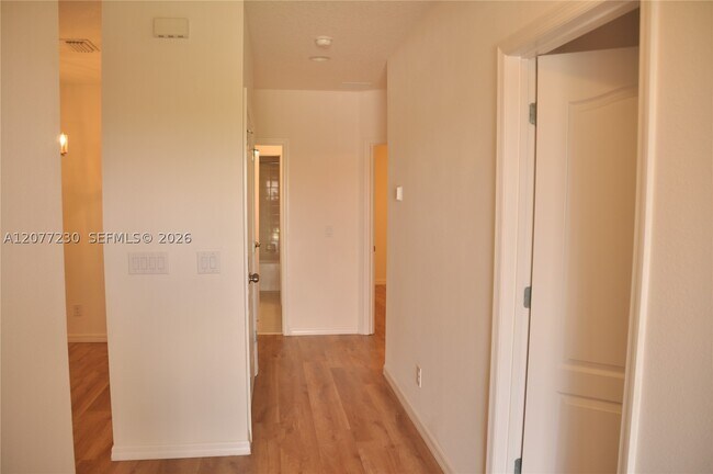 Building Photo - 9809 Late 9809