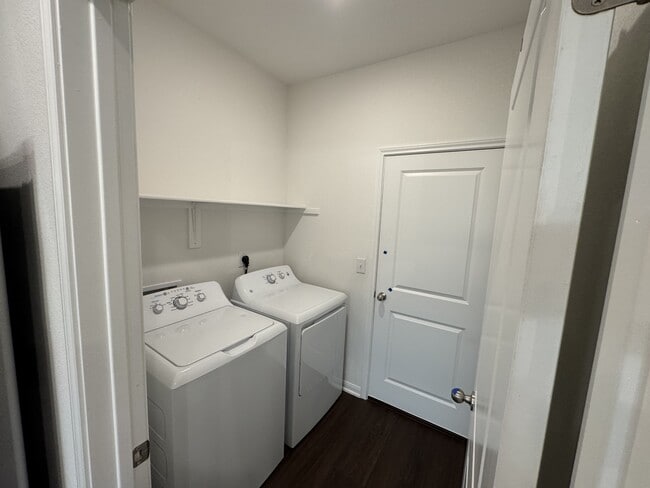 Building Photo - 8018 Timber Holw Ln