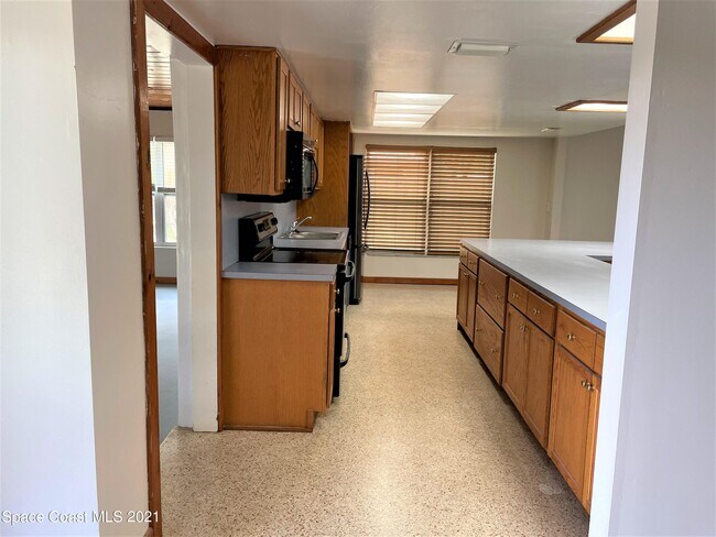 Building Photo - 296 Woodland Dr