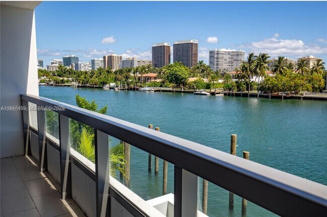 Building Photo - 9261 E Bay Harbor Dr