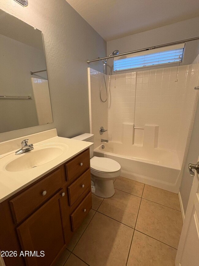 Building Photo - 4086 E Maplewood St