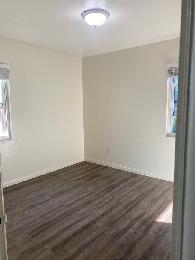 Building Photo - 309 Griffiths St