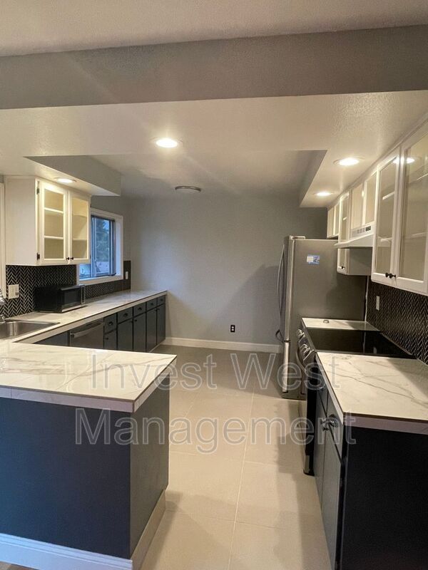 Building Photo - 2214 NE 89th St