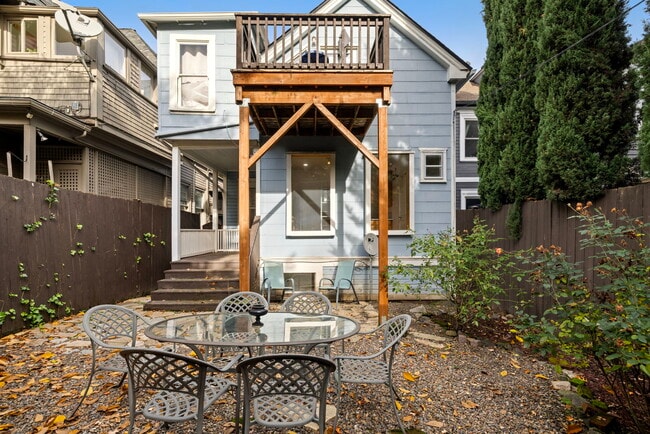 Building Photo - 2338 NW Hoyt St