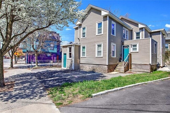 Building Photo - 220 Carpenter St