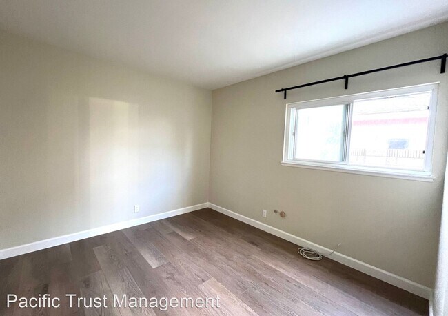 Building Photo - 4 br, 3 bath House - 9163 Evergreen Dr.