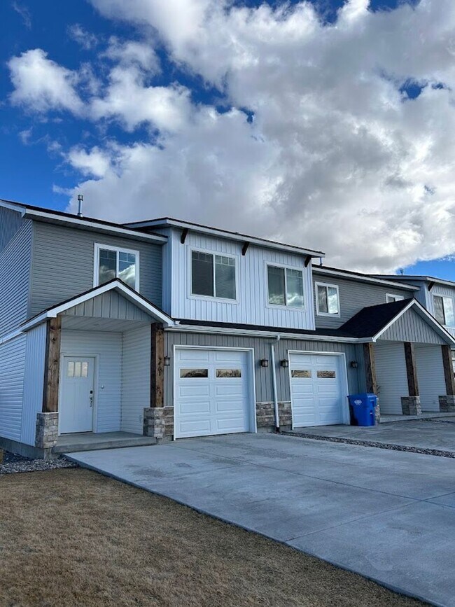 Building Photo - Huckleberry Townhomes