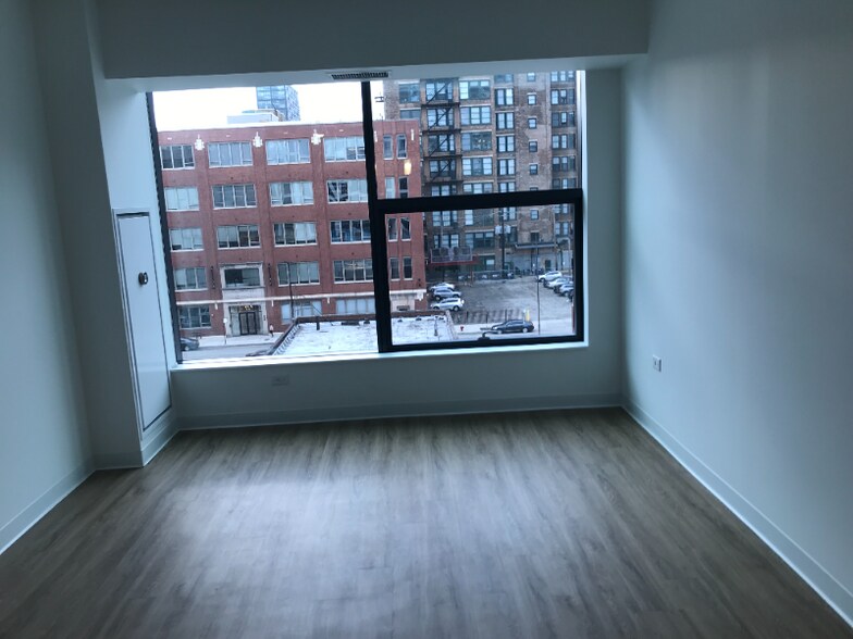 Building Photo - 330 N Jefferson St