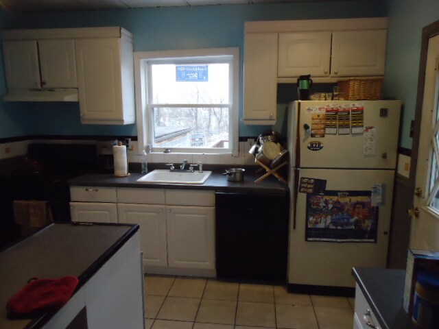 Equipped Kitchen - 504 Melwood Ave