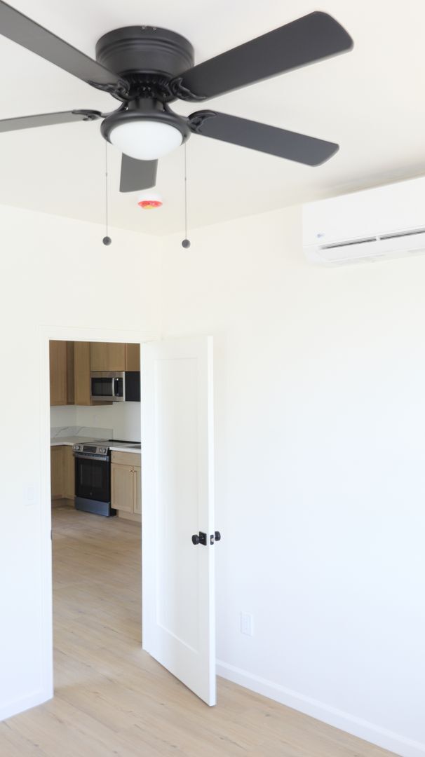 Building Photo - 3 bedrooms 2 bathrooms Duplex with a 2 car garage