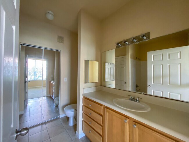 Building Photo - 9037 Lee Vista Blvd