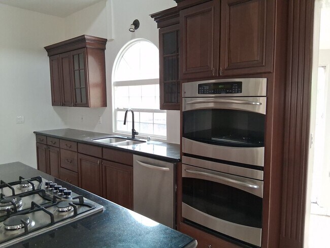 Building Photo - Golden Sails Property Group LLC -933 E. Sa...