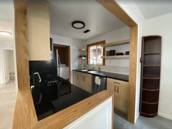 Building Photo - 929 Harold Dr