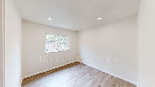 Building Photo - Amazing 3 Bedroom Home in Mission Viejo!