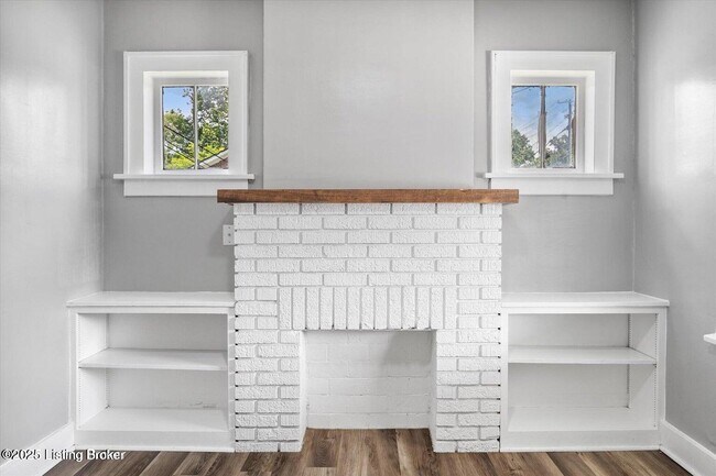 Building Photo - 221 W Woodlawn Ave
