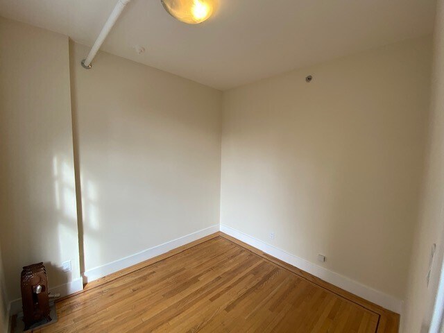 Building Photo - 81 9th St