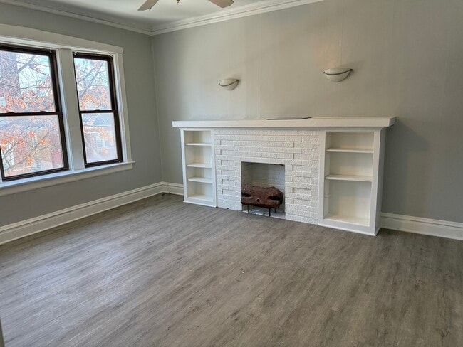 Building Photo - 2537 W 63rd St