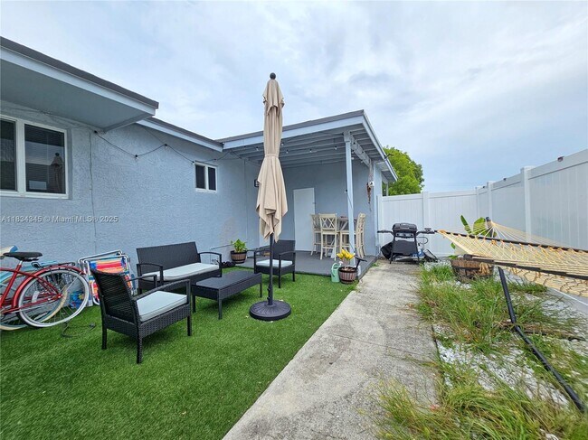 Building Photo - 5712 Mayo St