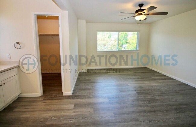 Building Photo - 404 San Marin Dr