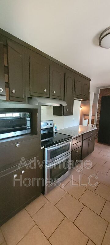 Building Photo - 8914 Grandview Dr