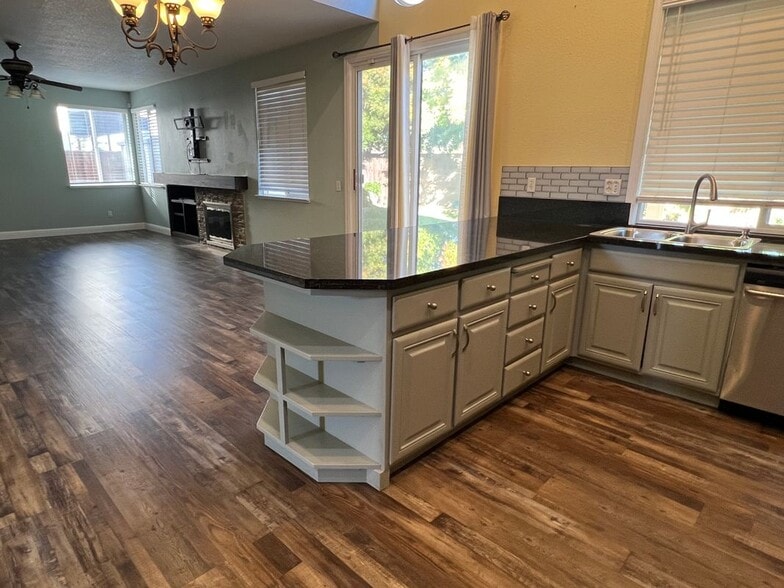 Building Photo - 4216 Heritage Ct