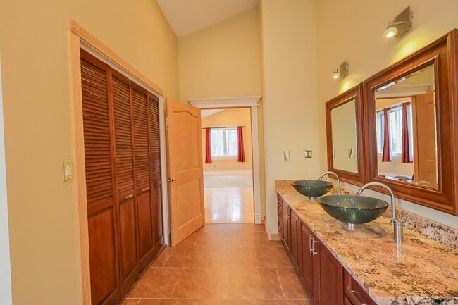 Building Photo - 67 Anderson Pond Rd