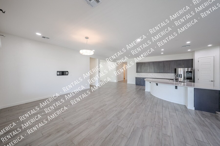 Building Photo - 1530 E San Carlos Way